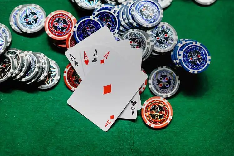Antarmuka aplikasi duit123 menampilkan liga sepak bola dan opsi deposit melalui DANA dan GoPay